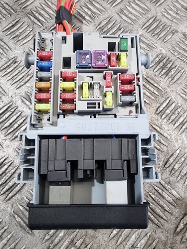 Vauxhall zafira fusebox - vauxhall,