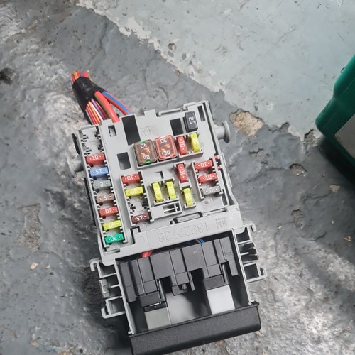 Fuse relay box 13222786 - fuse,